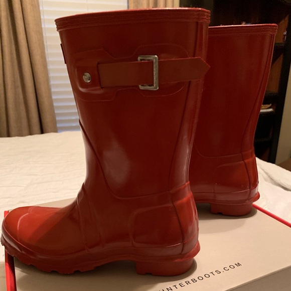 Hunter Short Rainboots - Red (Sz 6) - Picture 4 of 8